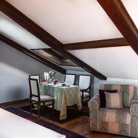 トリビュート トゥ ミュージック レシデンツァ ゲストハウス