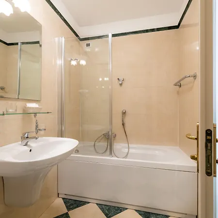 トリビュート トゥ ミュージック レシデンツァ ゲストハウス