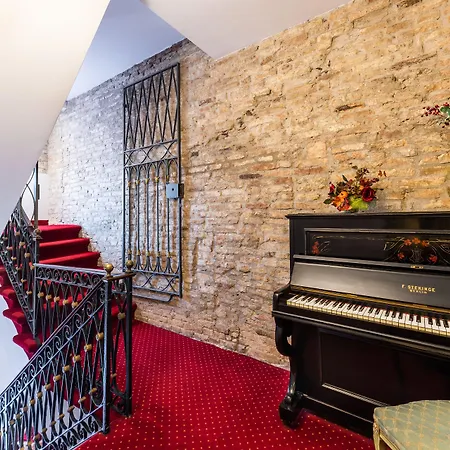 トリビュート トゥ ミュージック レシデンツァ