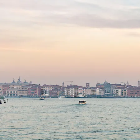 トリビュート トゥ ミュージック レシデンツァ ゲストハウス 4*