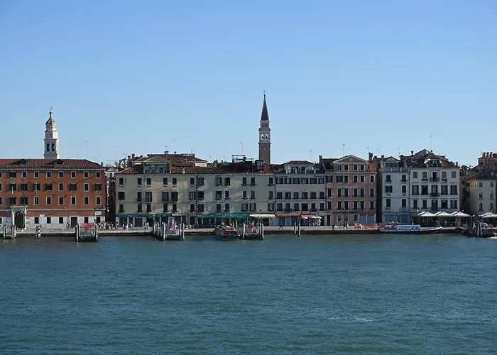 Πανσιόν A Tribute To Music Residenza 4*