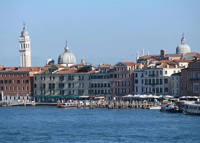 Πανσιόν A Tribute To Music Residenza 4*