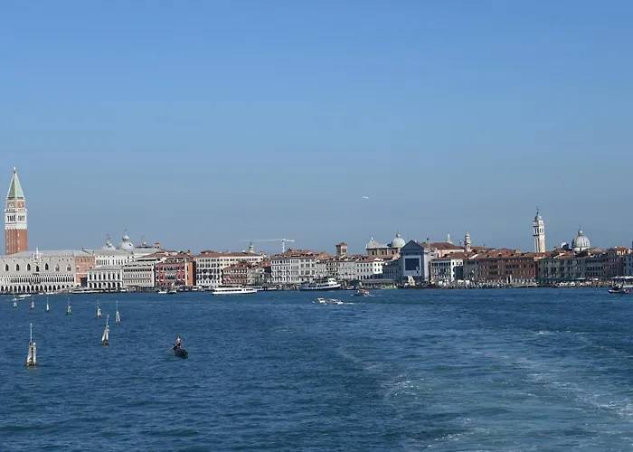 A Tribute To Music Residenza Βενετία