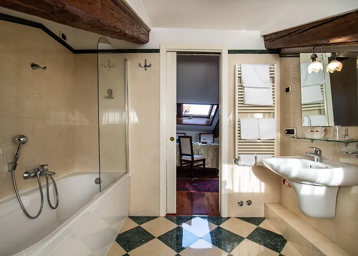 Πανσιόν A Tribute To Music Residenza 4*